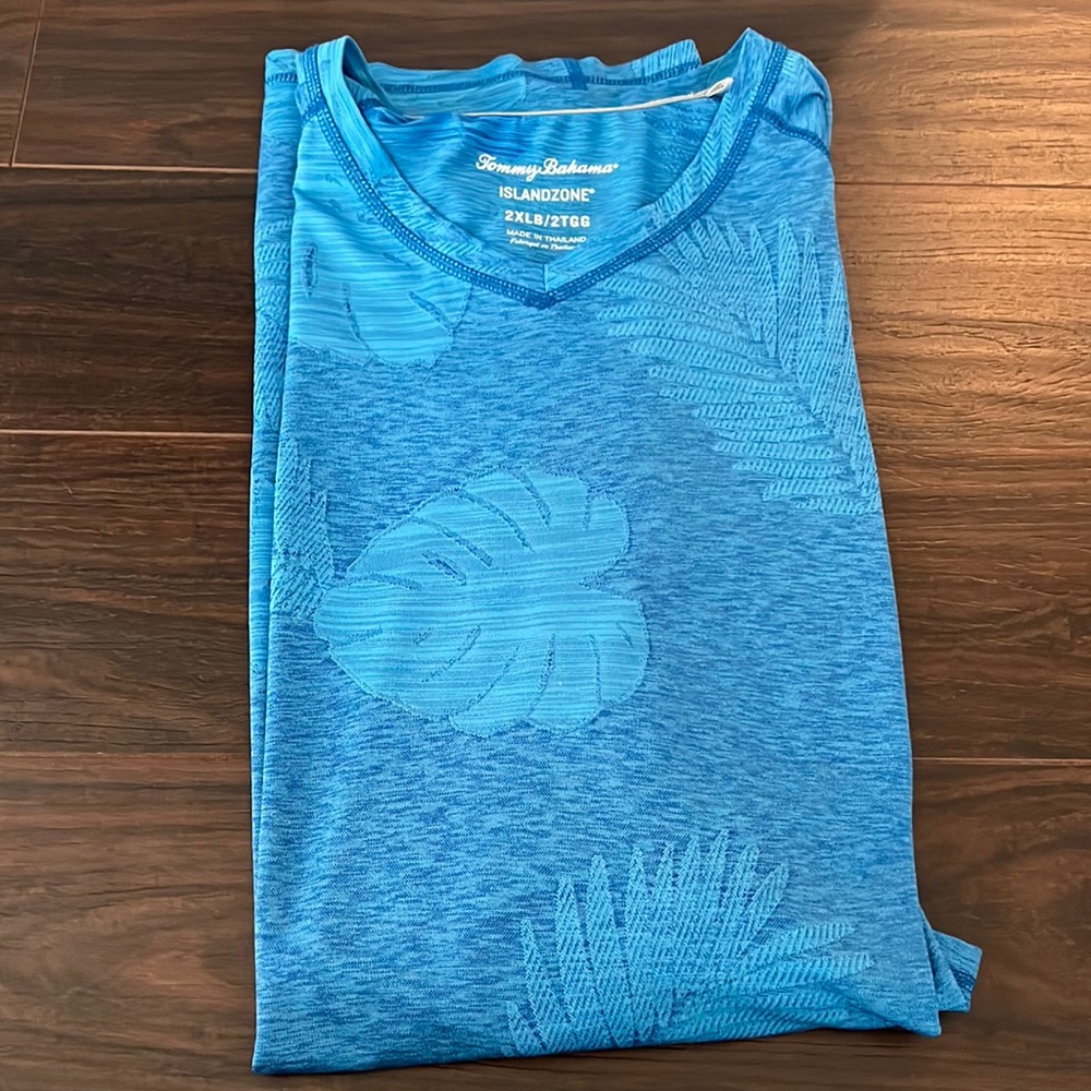 Men’s Tommy Bahama Big & Tall 2XLB blue island zone tee with frond leaf detail